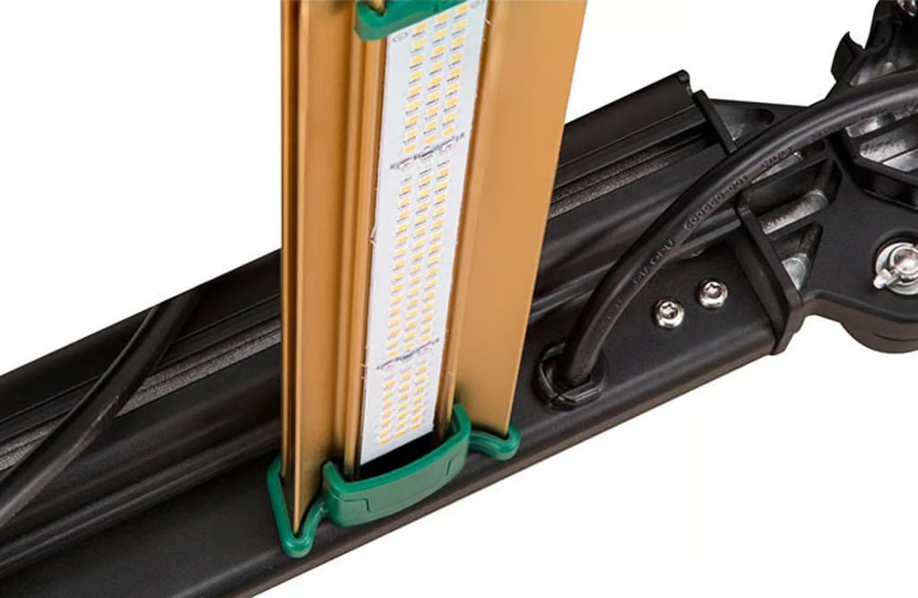 Growers Choice ROI-E420 LED Grow Light