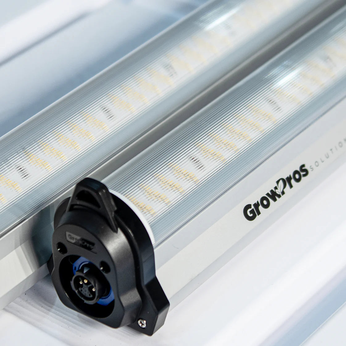 Growpros Under Canopy Light 4ft Model 1 Full Spectrum + 5% IR